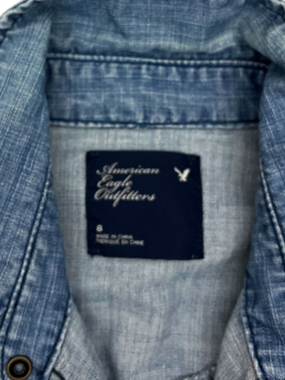 American Eagle Pearl Snap Stretch Distressed Denim Long Sleeve Shirt Womens S - Picture 3 of 5